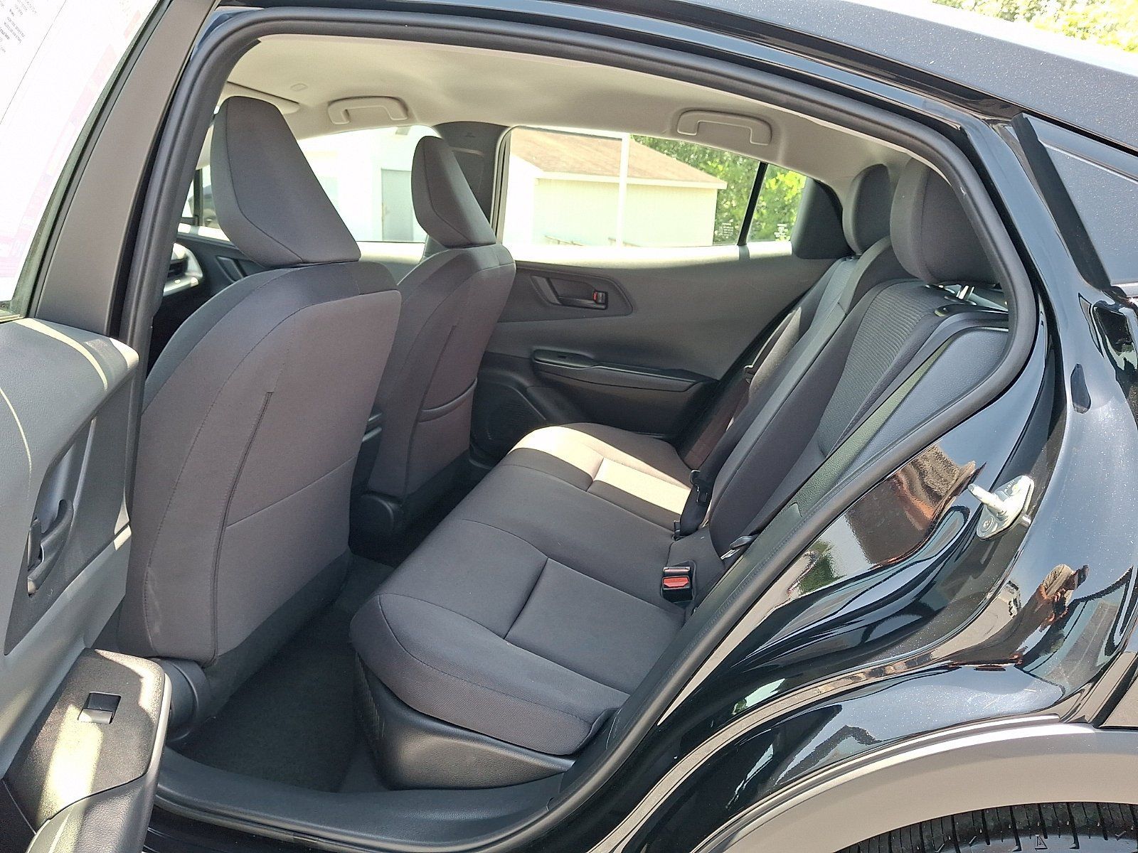 Used 2025 Toyota Prius LE FWD image 11