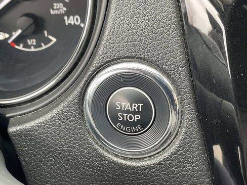 Used 2018 Nissan Rogue SL image 26