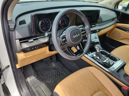 Used 2024 Kia Carnival EX FWD image 4