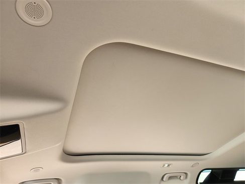 New 2026 Land Rover Defender 110 S image 18