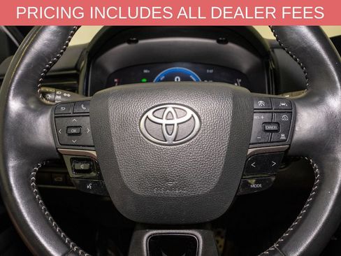 Used 2025 Toyota Camry SE FWD image 17