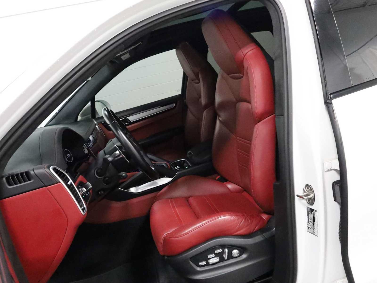 Used 2019 Porsche Cayenne Turbo AWD/4WD image 5