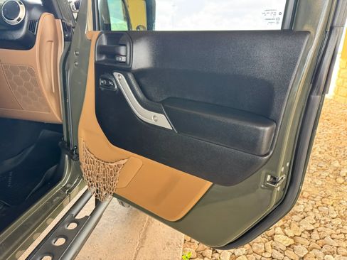 Used 2015 Jeep Wrangler Unlimited Sahara w/ Connectivity Group AWD/4WD image 24