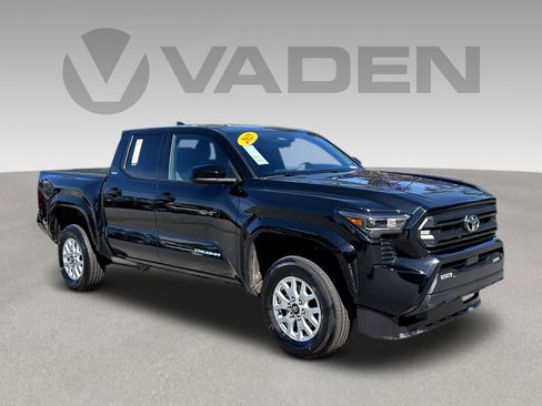 Used 2025 Toyota Tacoma SR5 image 1