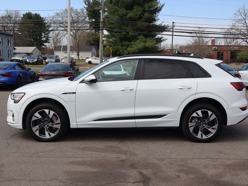 Used 2021 Audi e-tron Premium w/ Convenience Plus Package image 8