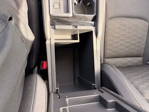 Used 2024 Nissan Pathfinder SV image 19