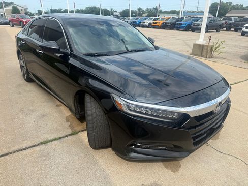 Used 2018 Honda Accord Touring image 8