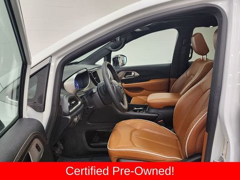 Used 2025 Chrysler Pacifica Pinnacle image 12