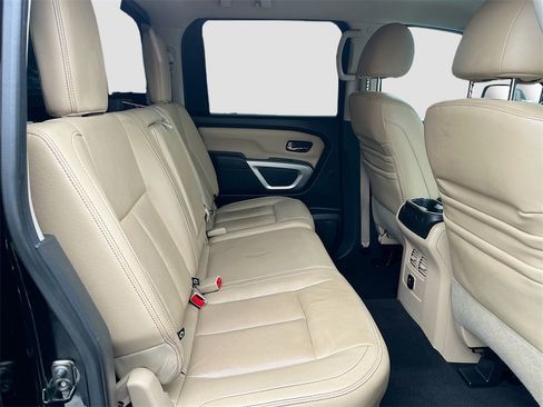Used 2016 Nissan Titan SL image 27