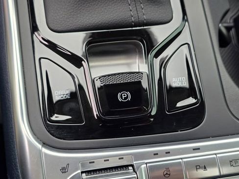 Certified 2025 Kia Carnival SX Prestige FWD image 32