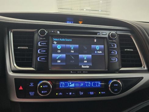 Used 2016 Toyota Highlander Plus FWD image 25