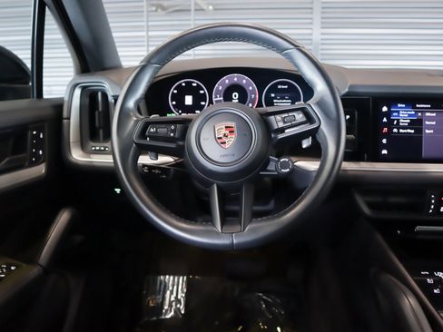 Used 2024 Porsche Cayenne AWD/4WD image 13