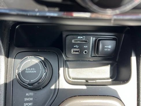 Used 2014 Jeep Cherokee Latitude AWD/4WD image 20