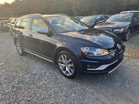 Used 2017 Volkswagen Golf Alltrack SE image 3