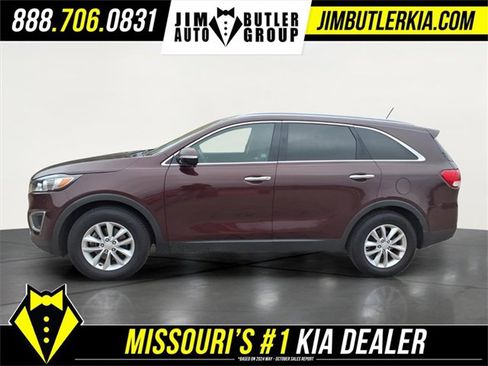 Used 2017 Kia Sorento LX image 4