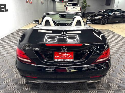 Used 2019 Mercedes-Benz SLC 300 w/ Premium Package image 17