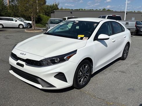 Used 2023 Kia Forte LXS image 1