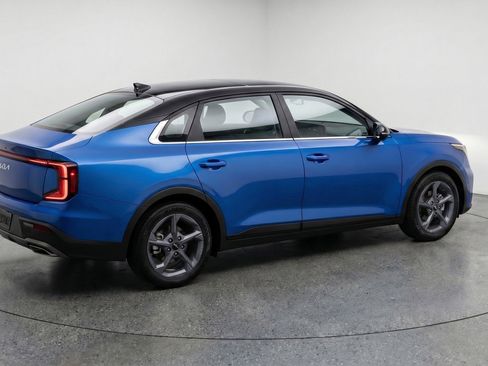 Used 2025 Kia K4 LXS image 9