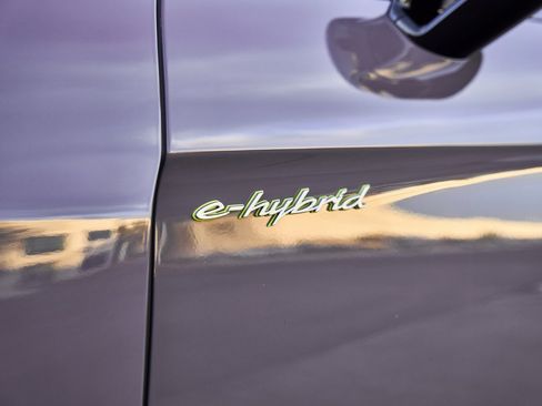 Used 2025 Porsche Panamera 4 w/ Premium Package image 8