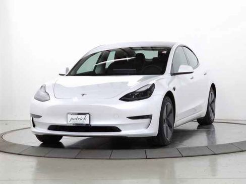 Used 2023 Tesla Model 3 Standard Range image 3