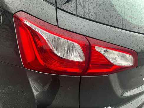 Used 2019 Chevrolet Equinox LS image 32