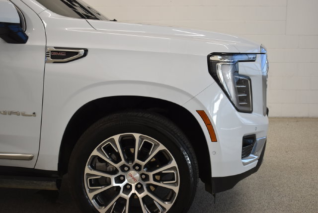 Used 2026 GMC Yukon Denali w/ Sun & Power Step Package AWD/4WD image 13
