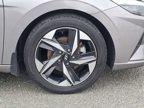 Used 2023 Hyundai Elantra SEL w/ Convenience Package image 11