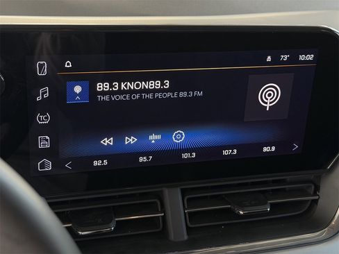 Used 2025 Chevrolet Trax LT w/ LT Convenience Package image 18