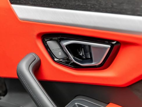 Used 2022 Lamborghini Urus image 46