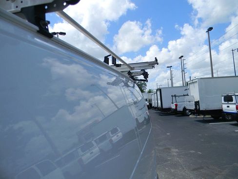 Used 2017 Chevrolet Express 2500 image 5