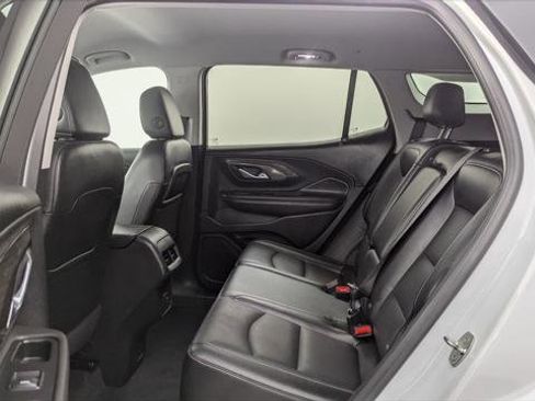 Used 2023 GMC Terrain SLT image 17