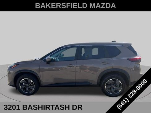 Used 2025 Nissan Rogue SV AWD/4WD image 2