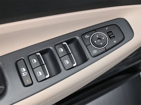 Used 2023 Hyundai Santa Fe SEL image 4