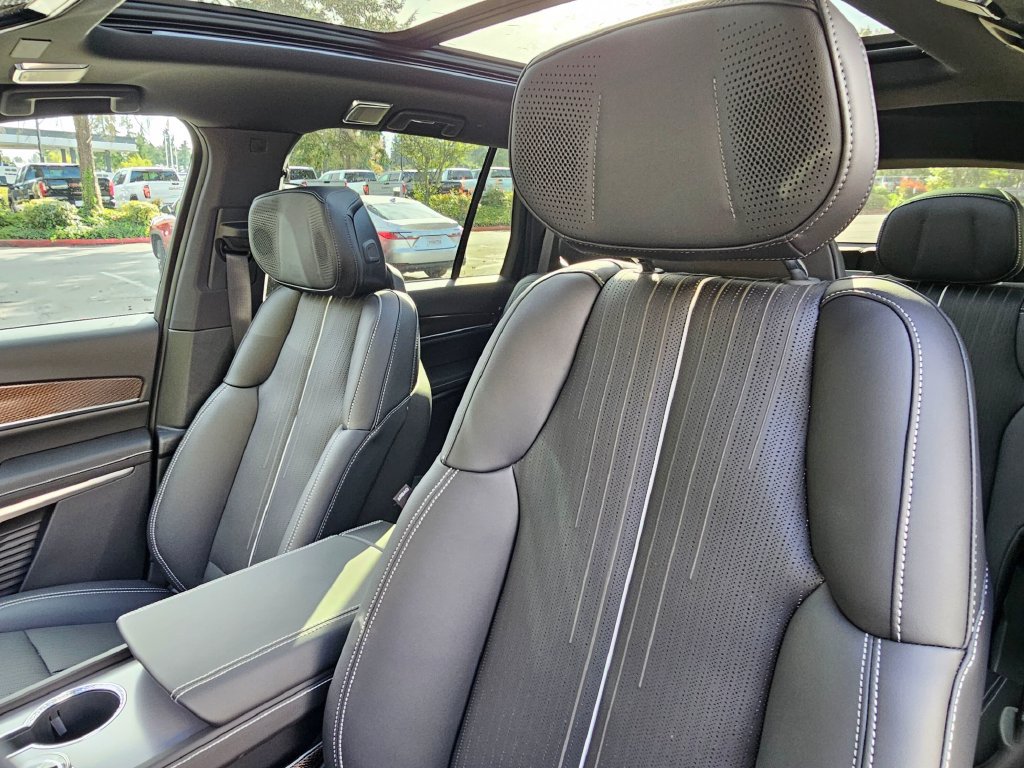 New 2027 Cadillac Vistiq Sport AWD/4WD image 22