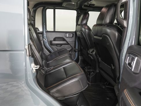 Used 2025 Jeep Gladiator Sport image 11