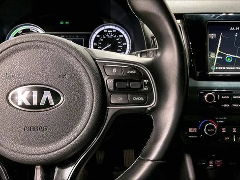 Used 2018 Kia Niro EX w/ Option Group 020 FWD image 19
