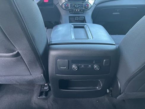 Used 2016 Chevrolet Suburban LS RWD image 15