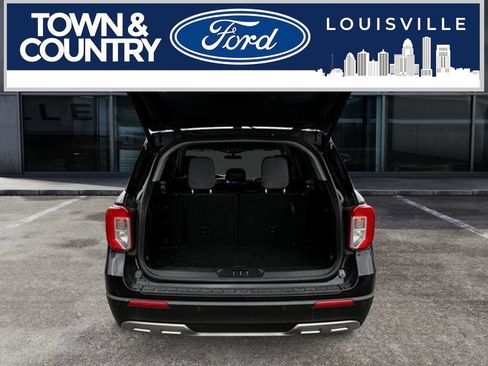Used 2024 Ford Explorer XLT w/ Equipment Group 202A RWD image 7