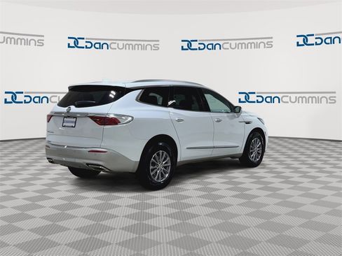 Used 2023 Buick Enclave Essence image 9