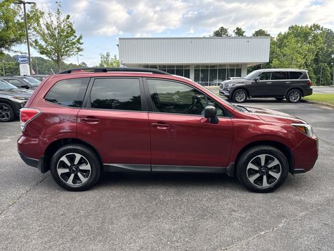 Used 2018 Subaru Forester 2.5i w/ Alloy Wheel Package AWD/4WD image 4