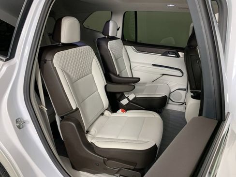 Used 2024 GMC Acadia Denali w/ Super Cruise Package image 40