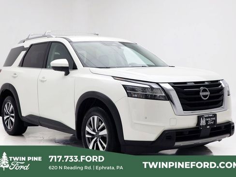 Used 2024 Nissan Pathfinder SL image 1