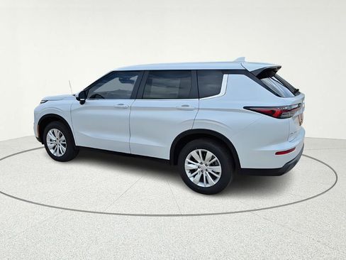 New 2026 Mitsubishi Outlander ES FWD image 4