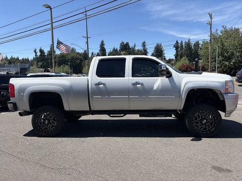Used 2012 Chevrolet Silverado 2500 LTZ w/ LTZ Plus Package AWD/4WD image 8