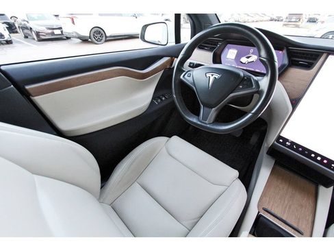 Used 2020 Tesla Model X Long Range AWD/4WD image 9