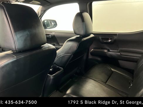 Used 2019 Toyota Tacoma TRD Off-Road AWD/4WD image 19