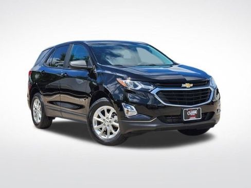 Used 2021 Chevrolet Equinox LS w/ LS Convenience Package image 2