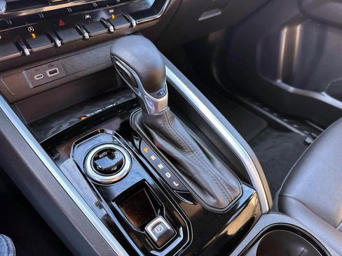 Used 2023 Chevrolet Colorado LT w/ LT Convenience Package III image 19