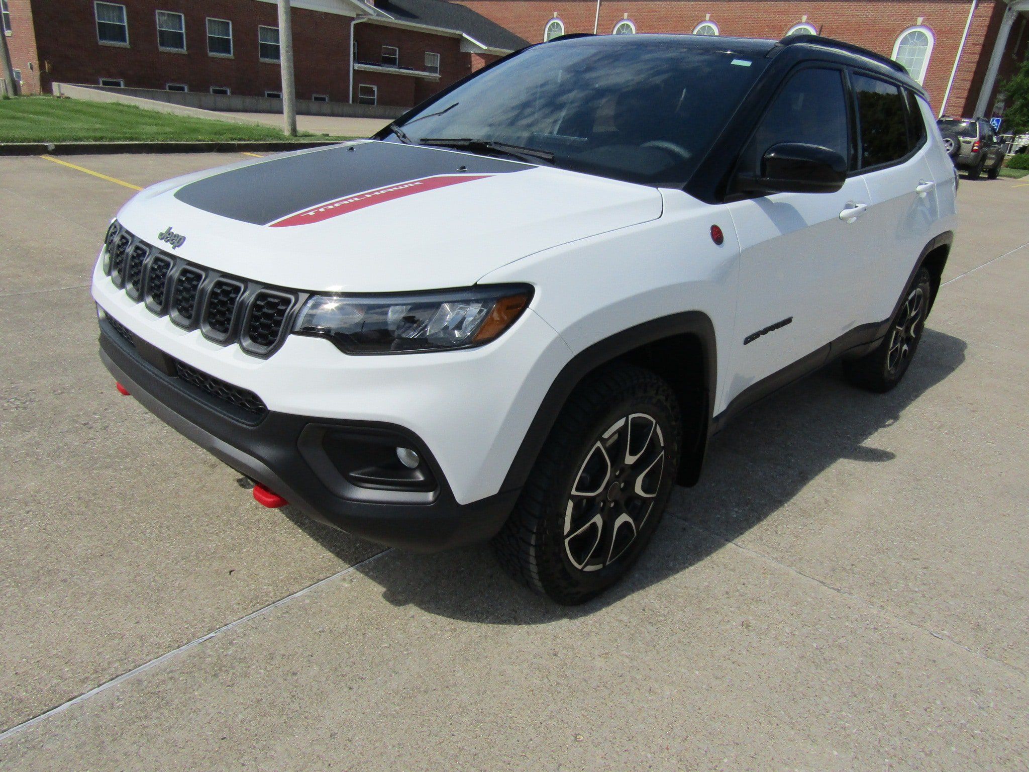 Used 2025 Jeep Compass Trailhawk w/ Sun & Sound Group AWD/4WD image 8