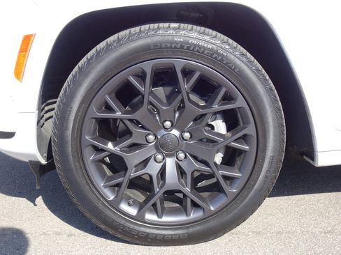 Used 2023 Jeep Grand Cherokee L Summit image 30